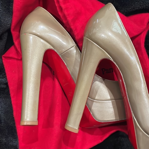 Slightly worn Christian Louboutins!! Beautiful shoe. - Picture 6 of 6